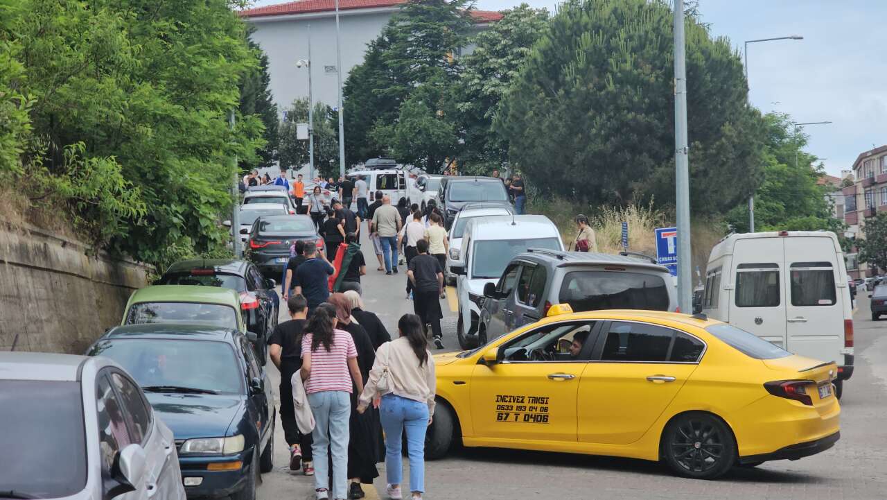 Kardeşinin kimliğiyle LGS’ye geldi! Amcası 4 dakika kala yetiştirdi 5